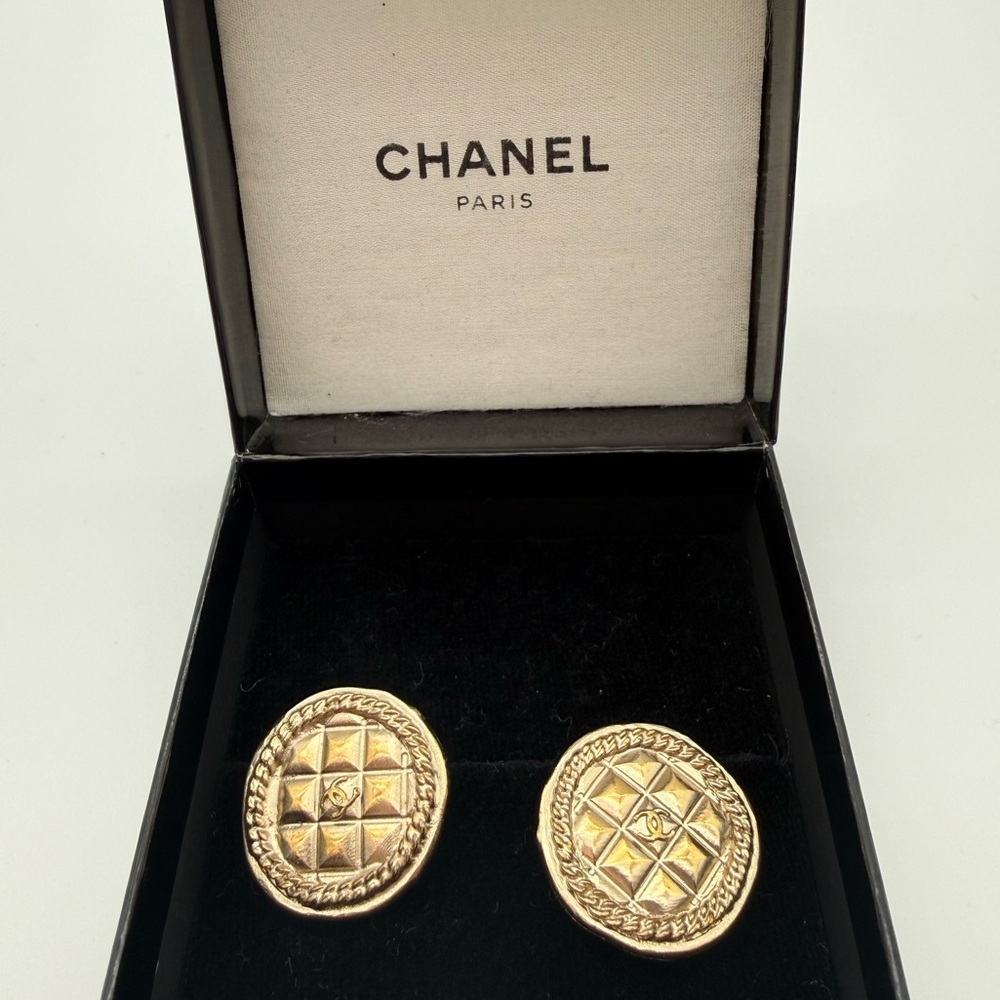 Vintage Chanel CC Matelasse clip-on earrings - Picture 10 of 15